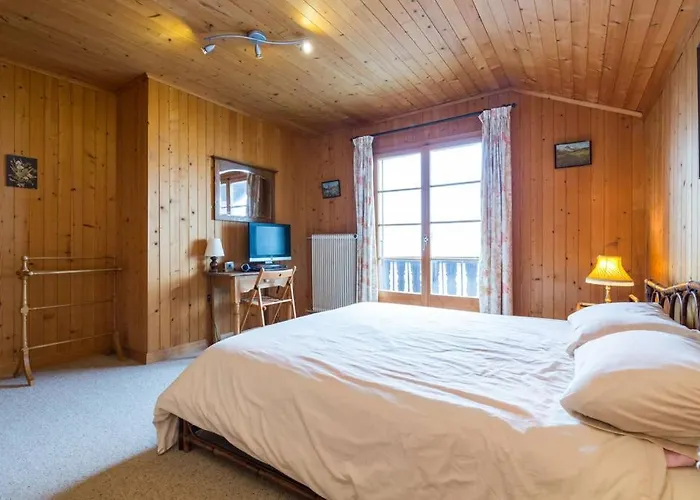 Traditionnel Avec Jacuzzi Exterieur *